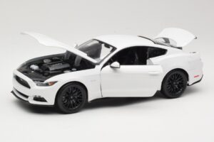 Ford Mustang GT S550 Bianco Maisto 1:18 31197 Pressofusione — immagine 2 di 8