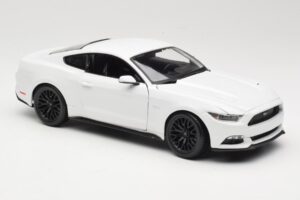 Ford Mustang GT S550 Bianco Maisto 1:18 31197 Pressofusione — immagine 6 di 8