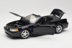 Ford Mustang GT SN95 Cabriolet Nero Maisto 1:18 50328 Pressofusione — immagine 2 di 8