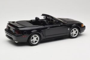 Ford Mustang GT SN95 Cabriolet Nero Maisto 1:18 50328 Pressofusione — immagine 3 di 8