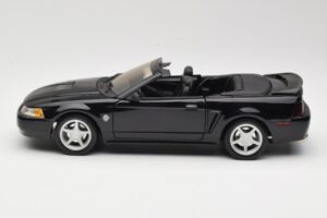 Ford Mustang GT SN95 Cabriolet Nero Maisto 1:18 50328 Pressofusione — immagine 4 di 8