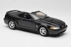 Ford Mustang GT SN95 Cabriolet Nero Maisto 1:18 50328 Pressofusione — immagine 6 di 8