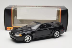 Ford Mustang GT SN95 Cabriolet Nero Maisto 1:18 50328 Pressofusione — immagine 8 di 8
