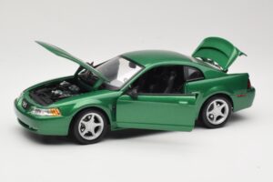 Ford Mustang GT SN95 Verde Maisto 1:18 50326 Pressofusione — immagine 2 di 8