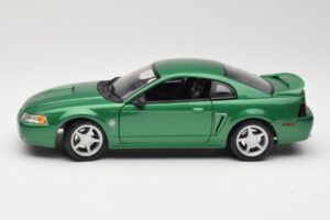 Ford Mustang GT SN95 Verde Maisto 1:18 50326 Pressofusione — immagine 4 di 8