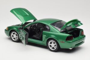 Ford Mustang GT SN95 Verde Maisto 1:18 50326 Pressofusione — immagine 5 di 8