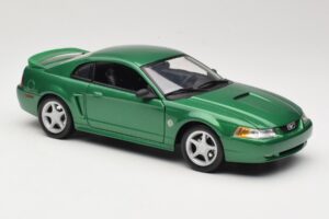 Ford Mustang GT SN95 Verde Maisto 1:18 50326 Pressofusione — immagine 6 di 8