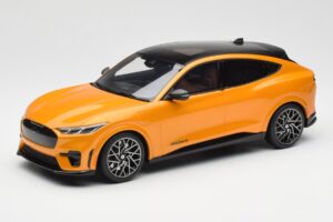 Ford Mustang Mach-E GT Performance Cyber Arancione Otto 1:18 OT983 Resina