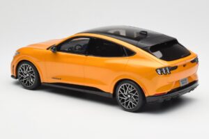 Ford Mustang Mach-E GT Performance Cyber Arancione Otto 1:18 OT983 Resina — immagine 5 di 6