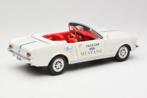 Ford Mustang Pace Car Wimbledon White Solido 1:18 81578 Pressofusione — immagine 3 di 8