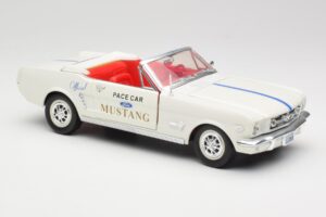 Ford Mustang Pace Car Wimbledon White Solido 1:18 81578 Pressofusione — immagine 6 di 8