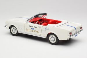 Ford Mustang Pace Car Wimbledon White Solido 1:18 81578 Pressofusione — immagine 7 di 8