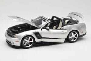 Ford Mustang S197 Roush 427R Cabriolet Argento Maisto 1:18 31669 Pressofusione — immagine 2 di 8