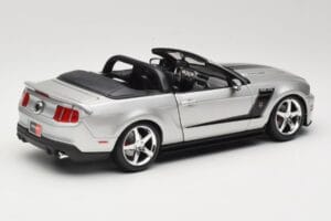 Ford Mustang S197 Roush 427R Cabriolet Argento Maisto 1:18 31669 Pressofusione — immagine 3 di 8