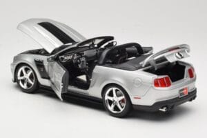Ford Mustang S197 Roush 427R Cabriolet Argento Maisto 1:18 31669 Pressofusione — immagine 5 di 8