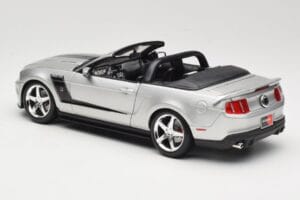Ford Mustang S197 Roush 427R Cabriolet Argento Maisto 1:18 31669 Pressofusione — immagine 7 di 8