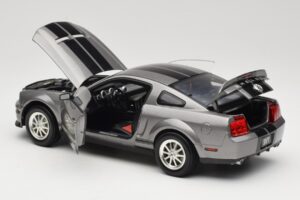 Ford Mustang S197 Shelby GT500 40th Anniversary Grigio Shelby Collectibles 1:18 DC075005 Pressofusione — immagine 5 di 8