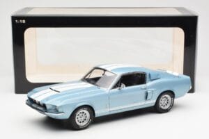 Ford Mustang Shelby GT500 Azzurro Metallizzato Con Strisce Bianche AUTOart 1:18 72907 Pressofusione — immagine 8 di 8