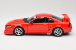 Ford Mustang SVT Cobra R SN95 Rosso Maisto 1:18 531872 Pressofusione — immagine 4 di 8