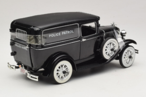 Ford Panel Car Police Patrol Signature Models 1:18 18143 Pressofusione — immagine 2 di 6