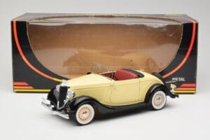 Ford Roadster Dearborn Yellow Solido 1:18 8008 Pressofusione — immagine 8 di 8