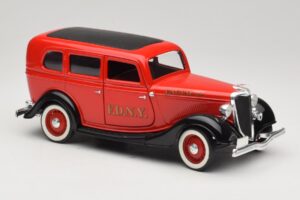 Ford Sedan Rosso Solido 1:18 8066 Pressofusione — immagine 6 di 8
