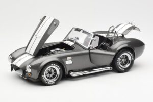 Ford Shelby Cobra 427 S/C Grigio Metallizzato Con Strisce Bianche Kyosho 1:18 08045GRW Pressofusione — immagine 2 di 8