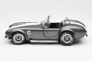 Ford Shelby Cobra 427 S/C Grigio Metallizzato Con Strisce Bianche Kyosho 1:18 08045GRW Pressofusione — immagine 4 di 8
