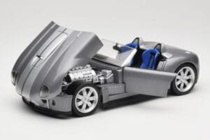 Shelby Cobra Cabriolet Grey Metallic Hot Wheels 1:18 G7220 Pressofusione — immagine 2 di 8