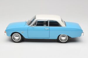 Ford Taunus 12M P1 Taunus Blue Revell 1:18 08880 Pressofusione — immagine 4 di 8