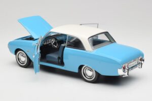 Ford Taunus 12M P1 Taunus Blue Revell 1:18 08880 Pressofusione — immagine 5 di 8