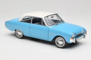 Ford Taunus 12M P1 Taunus Blue Revell 1:18 08880 Pressofusione — immagine 6 di 8