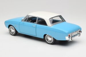 Ford Taunus 12M P1 Taunus Blue Revell 1:18 08880 Pressofusione — immagine 7 di 8