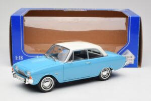 Ford Taunus 12M P1 Taunus Blue Revell 1:18 08880 Pressofusione — immagine 8 di 8
