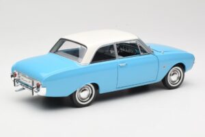 Ford Taunus 17M P2 Blu Revell 1:18 08817 Pressofusione — immagine 3 di 8