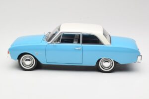 Ford Taunus 17M P2 Blu Revell 1:18 08817 Pressofusione — immagine 4 di 8