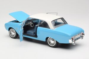 Ford Taunus 17M P2 Blu Revell 1:18 08817 Pressofusione — immagine 5 di 8