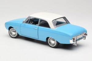 Ford Taunus 17M P2 Blu Revell 1:18 08817 Pressofusione — immagine 7 di 8