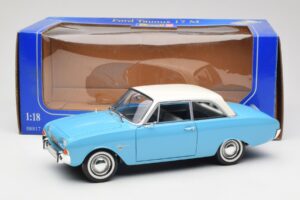 Ford Taunus 17M P2 Blu Revell 1:18 08817 Pressofusione — immagine 8 di 8
