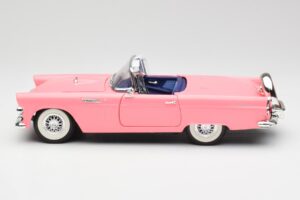 Ford Thunderbird Rosa Revell 1:18 8804 Pressofusione — immagine 4 di 8