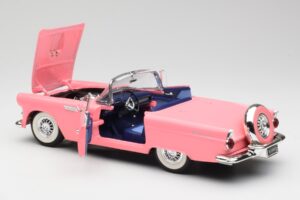 Ford Thunderbird Rosa Revell 1:18 8804 Pressofusione — immagine 5 di 8