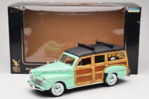 Ford Woody Panel Wagon Verde Menta Road Signature 1:18 20028 Pressofusione — immagine 8 di 8