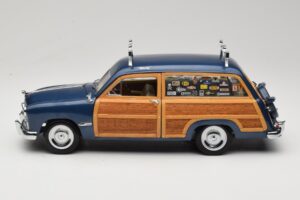 Ford Woody Station Wagon Bayview Blue Surf Shop Motor City 1:18 60002 Pressofusione — immagine 4 di 8
