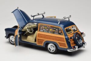 Ford Woody Station Wagon Bayview Blue Surf Shop Motor City 1:18 60002 Pressofusione — immagine 5 di 8