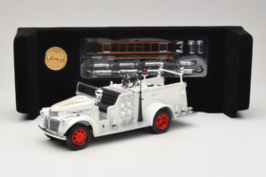 GMC Autopompa Bianco Road Signature 1:18 20068 Pressofusione — immagine 8 di 9