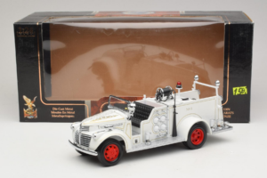 GMC Autopompa Bianco Road Signature 1:18 20068 Pressofusione — immagine 9 di 9