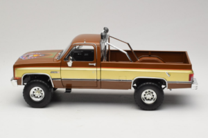 GMC K-2500 Sierra Grande Marrone GreenLight 1:18 13560 Pressofusione — immagine 4 di 8