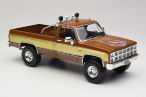 GMC K-2500 Sierra Grande Marrone GreenLight 1:18 13560 Pressofusione — immagine 6 di 8