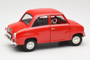 Goggomobil T 250 Rosso Revell 1:18 08952 Pressofusione — immagine 2 di 7