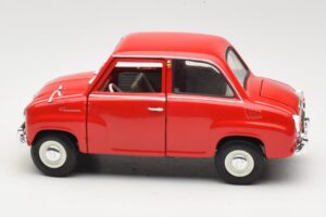 Goggomobil T 250 Rosso Revell 1:18 08952 Pressofusione — immagine 3 di 7